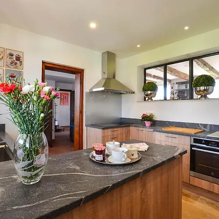 Manoir La Colombiere, Exceptional Cottage, 25 Peoples Dom wakacyjny