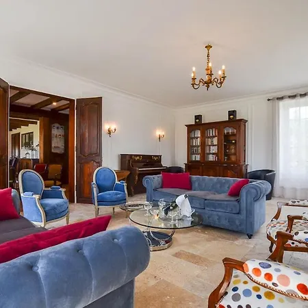 Dom wakacyjny Manoir La Colombiere, Exceptional Cottage, 25 Peoples *