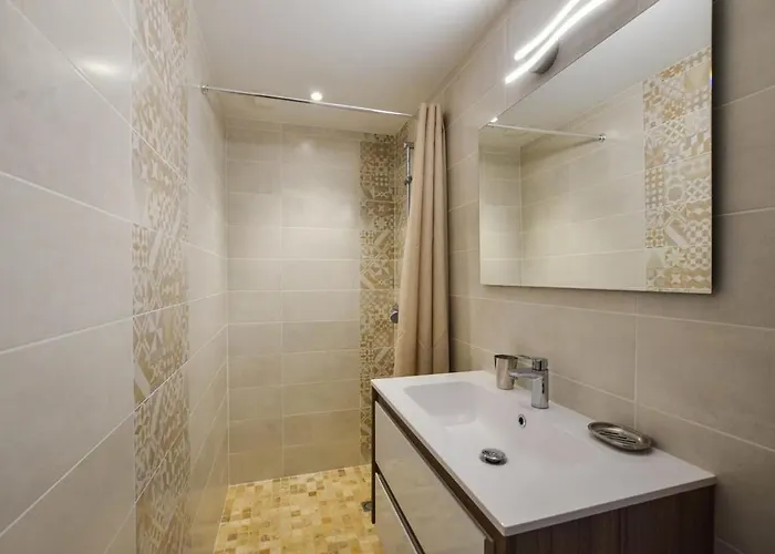 Manoir La Colombiere, Exceptional Cottage, 25 Peoples Bretenoux