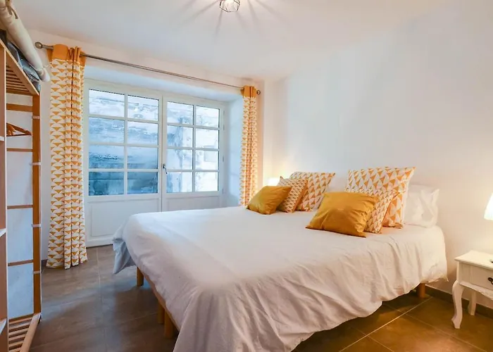 Manoir La Colombiere, Exceptional Cottage, 25 Peoples Bretenoux