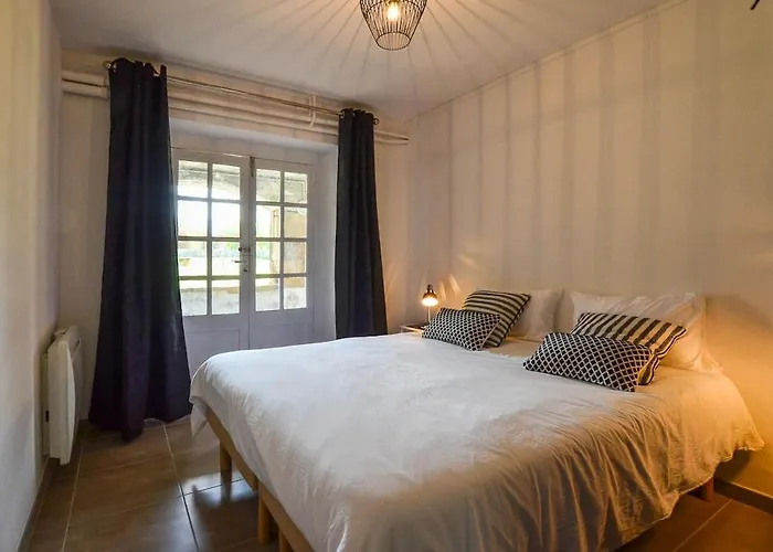 Manoir La Colombiere, Exceptional Cottage, 25 Peoples Bretenoux