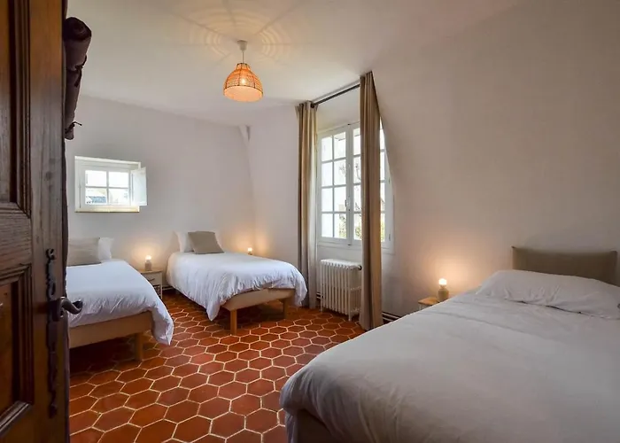 Manoir La Colombiere, Exceptional Cottage, 25 Peoples