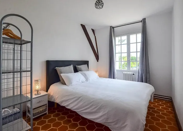 Manoir La Colombiere, Exceptional Cottage, 25 Peoples *